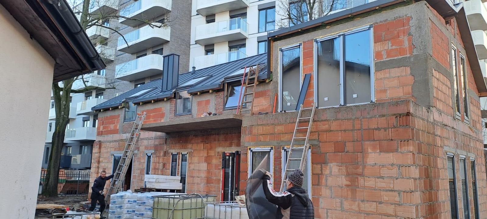 Kolejne etapy prac przy budowie domu parafialnego w Poznaniu